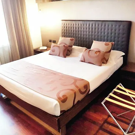 ホテル Axolute Comfort 4*